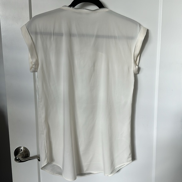 Express Zip Neck Gramercy Tee Top Blouse Ivory Cap Sleeves - Picture 5 of 7